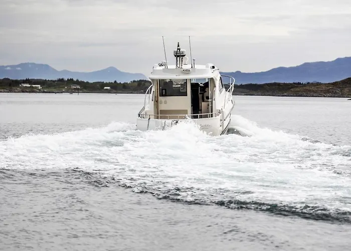 Отель Haholmen - By Classic Norway Karvag