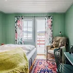 Haholmen - By Classic Norway 4* Karvåg